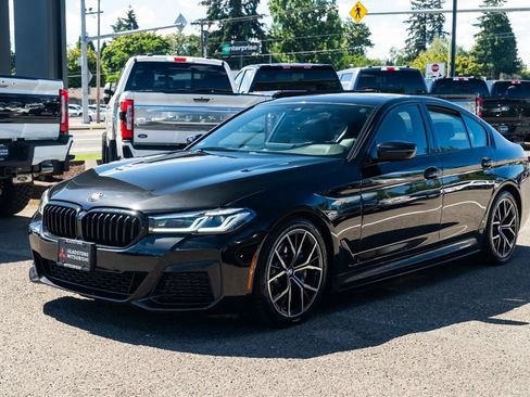Used 2021 BMW 530i xDrive w/ M Sport Package AWD/4WD image 3