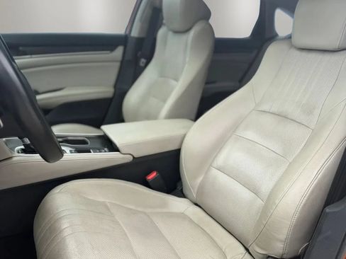 Used 2018 Honda Accord Touring image 11
