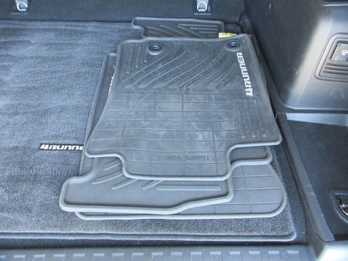 Used 2015 Toyota 4Runner Limited AWD/4WD image 53