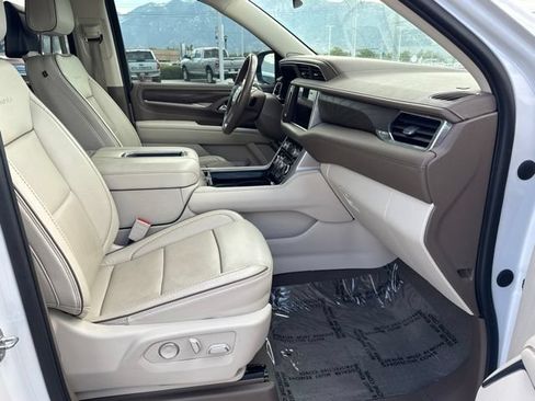 Used 2023 GMC Yukon XL Denali AWD/4WD image 16