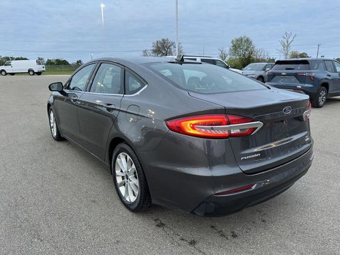 Used 2020 Ford Fusion SE FWD image 3