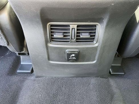 Used 2017 Nissan Titan SL image 10