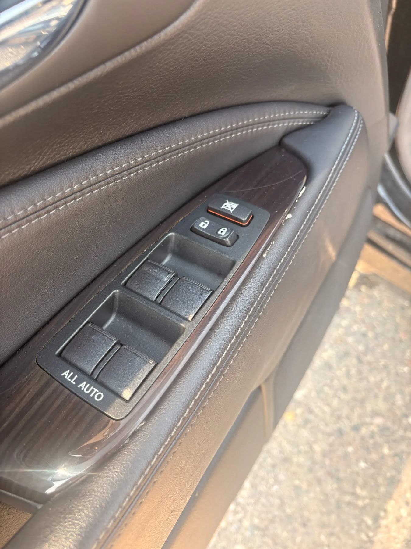 Used 2013 Lexus LS 460 AWD w/ Comfort Pkg image 12