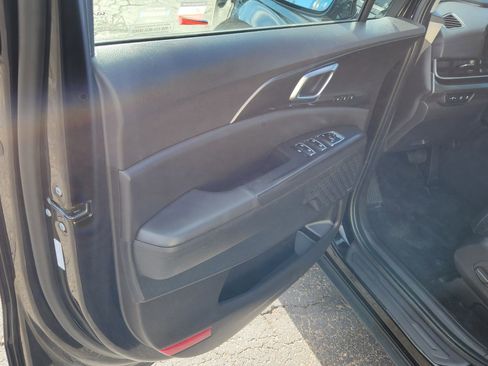 Used 2025 Kia Carnival SX Prestige image 23