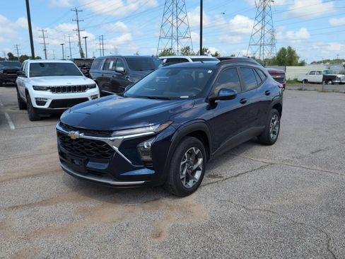 Used 2024 Chevrolet Trax LT w/ Driver Confidence Package FWD image 10