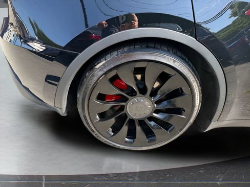 Used 2023 Tesla Model Y Performance AWD/4WD image 11