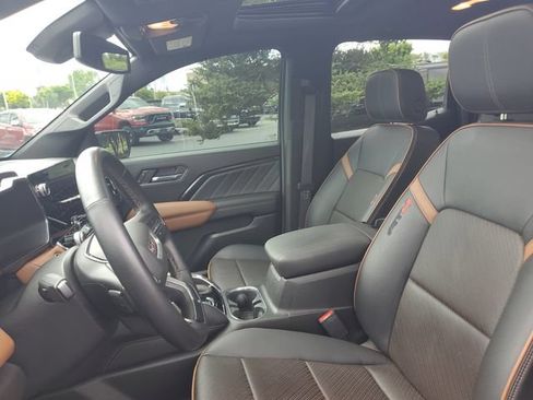 Certified 2023 GMC Canyon AT4 w/ AT4 Premium Package AWD/4WD image 17