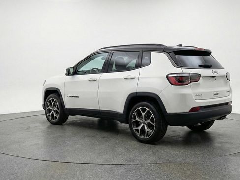 Used 2025 Jeep Compass Limited image 5