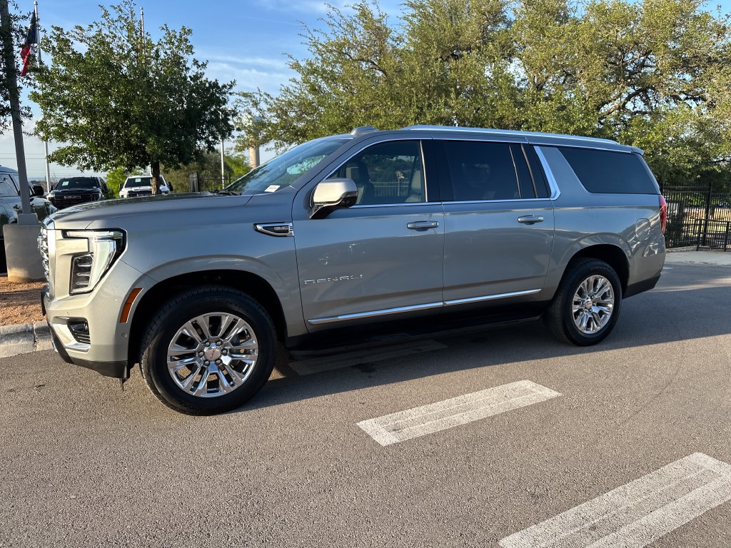 Used 2025 GMC Yukon XL Denali AWD/4WD image 4