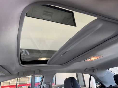 Used 2019 Toyota Corolla L image 24