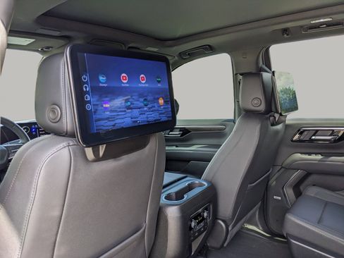 Used 2025 Chevrolet Tahoe Z71 w/ Z71 Off-Road Package AWD/4WD image 17
