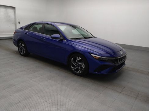 Used 2025 Hyundai Elantra SEL FWD image 11