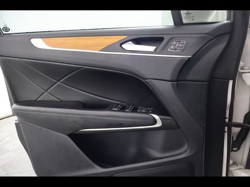 Used 2019 Lincoln MKC Reserve w/ MKC Technology Package FWD image 31