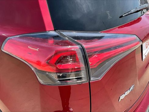 Used 2018 Toyota RAV4 Limited FWD image 28