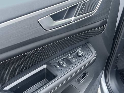 New 2026 Volkswagen Atlas Cross Sport SE FWD image 11