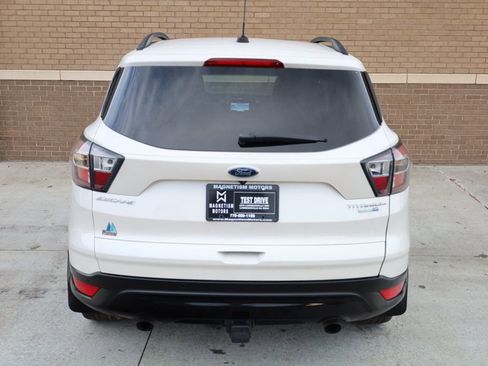Used 2017 Ford Escape Titanium image 9