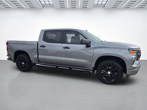 Used 2024 Chevrolet Silverado 1500 Custom image 2