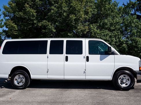 Used 2017 Chevrolet Express 3500 LT w/ LT Preferred Equipment Group RWD image 19