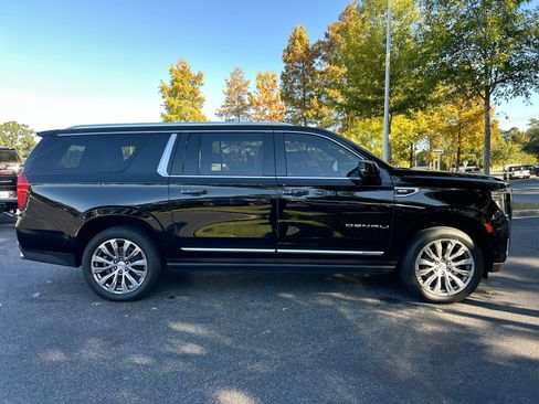 Used 2021 GMC Yukon XL Denali w/ Denali Ultimate Package image 10