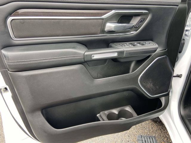 Used 2025 RAM 1500 Laramie w/ Sport Appearance Package AWD/4WD image 9