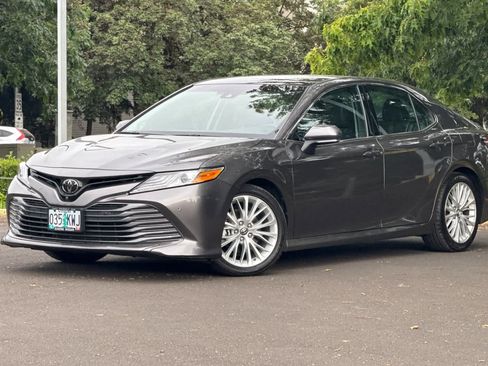 Used 2018 Toyota Camry XLE w/ Audio Package FWD image 1
