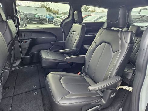New 2026 Chrysler Pacifica Select image 14