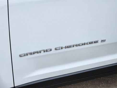 New 2026 Jeep Grand Cherokee L Laredo image 8