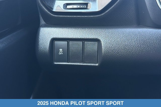 Certified 2025 Honda Pilot Sport image 32