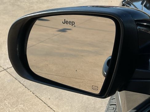 Used 2018 Jeep Compass Latitude w/ Popular Equipment Group image 11