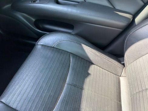 Used 2016 INFINITI Q70 3.7 w/ Sport Package RWD image 4