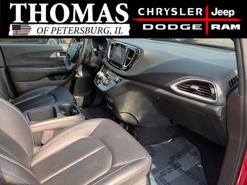Used 2025 Chrysler Pacifica Select FWD image 28