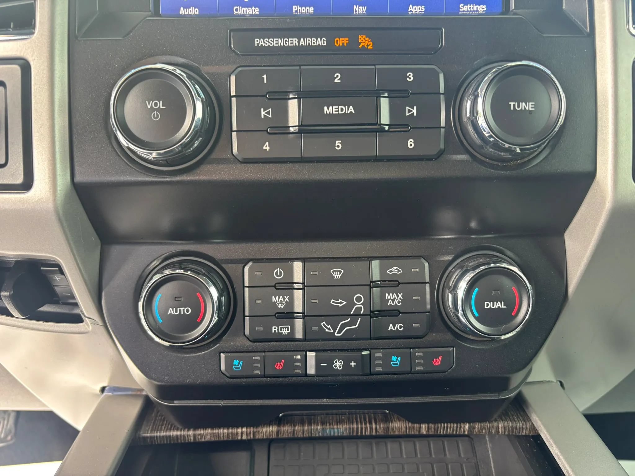 Used 2020 Ford F350 Lariat AWD/4WD image 25