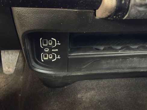 Used 2024 RAM 2500 Laramie AWD/4WD image 36