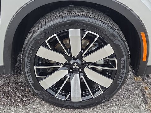 Used 2025 Mitsubishi Outlander SE AWD/4WD image 7