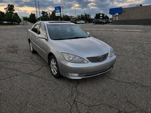 Used 2006 Toyota Camry XLE FWD image 2