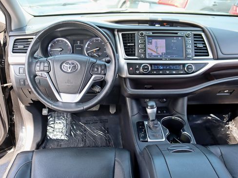 Used 2015 Toyota Highlander Limited Platinum AWD/4WD image 17