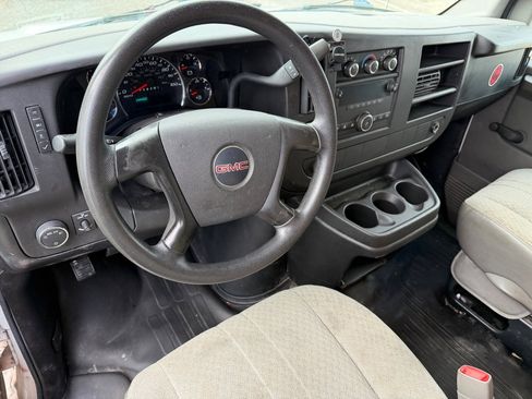 Used 2010 GMC Savana 3500 CUTAWAY BOX TRUCK COMMERCIAL image 11