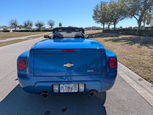 Used 2006 Chevrolet SSR w/ Preferred Equipment Group image 7