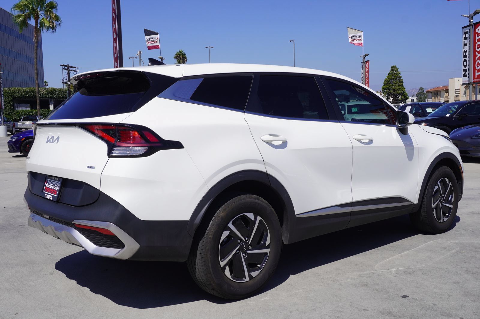 Used 2023 Kia Sportage LX AWD/4WD image 5