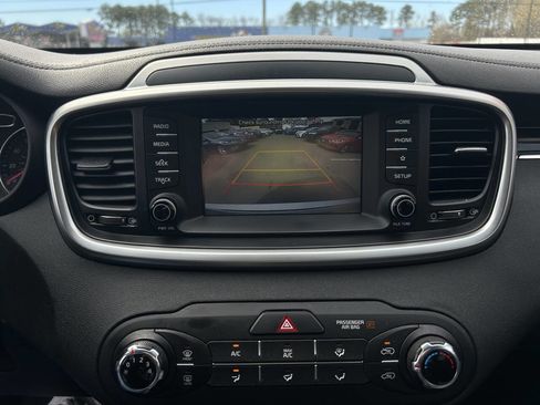 Used 2019 Kia Sorento L image 23