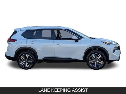 Certified 2025 Nissan Rogue SL FWD image 6