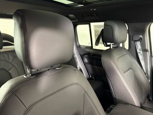 New 2026 Land Rover Defender 110 X-Dynamic SE image 30