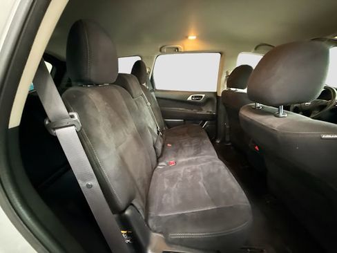 Used 2016 Nissan Pathfinder SV image 27
