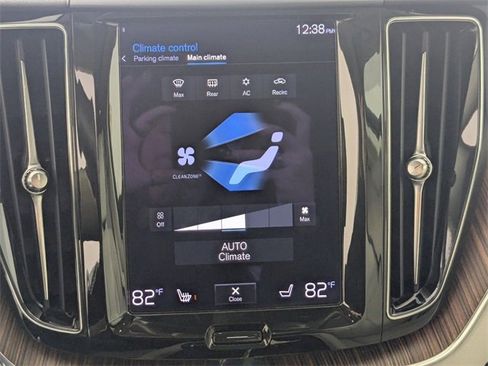 Used 2021 Volvo XC60 T5 Momentum w/ Protection Package Premier image 21