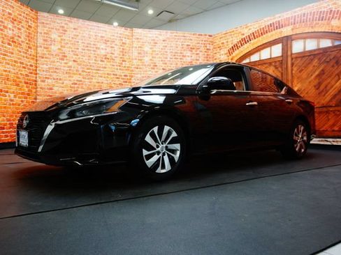 Certified 2023 Nissan Altima 2.5 S FWD image 2