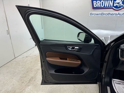 Used 2021 Volvo XC60 T5 Momentum image 17