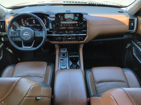 Used 2023 Nissan Pathfinder Platinum AWD/4WD image 17