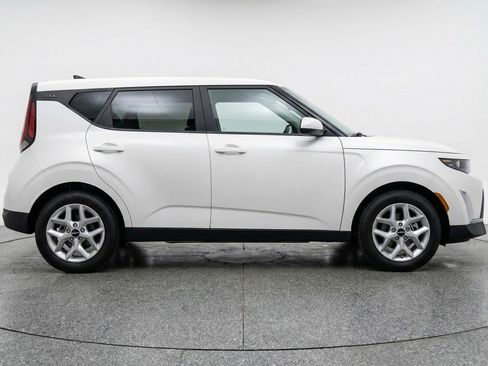 Used 2025 Kia Soul LX w/ LX Technology Package image 11