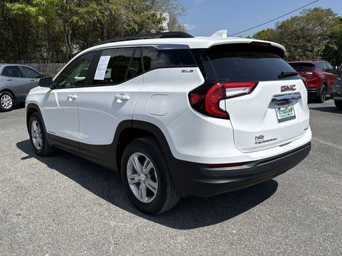 Used 2023 GMC Terrain SLE w/ Driver Convenience Package AWD/4WD image 3