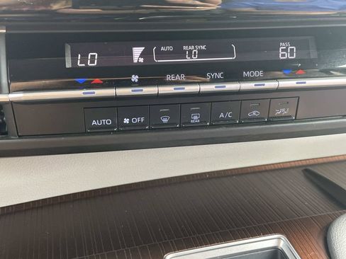 Used 2022 Toyota Sienna LE FWD image 38